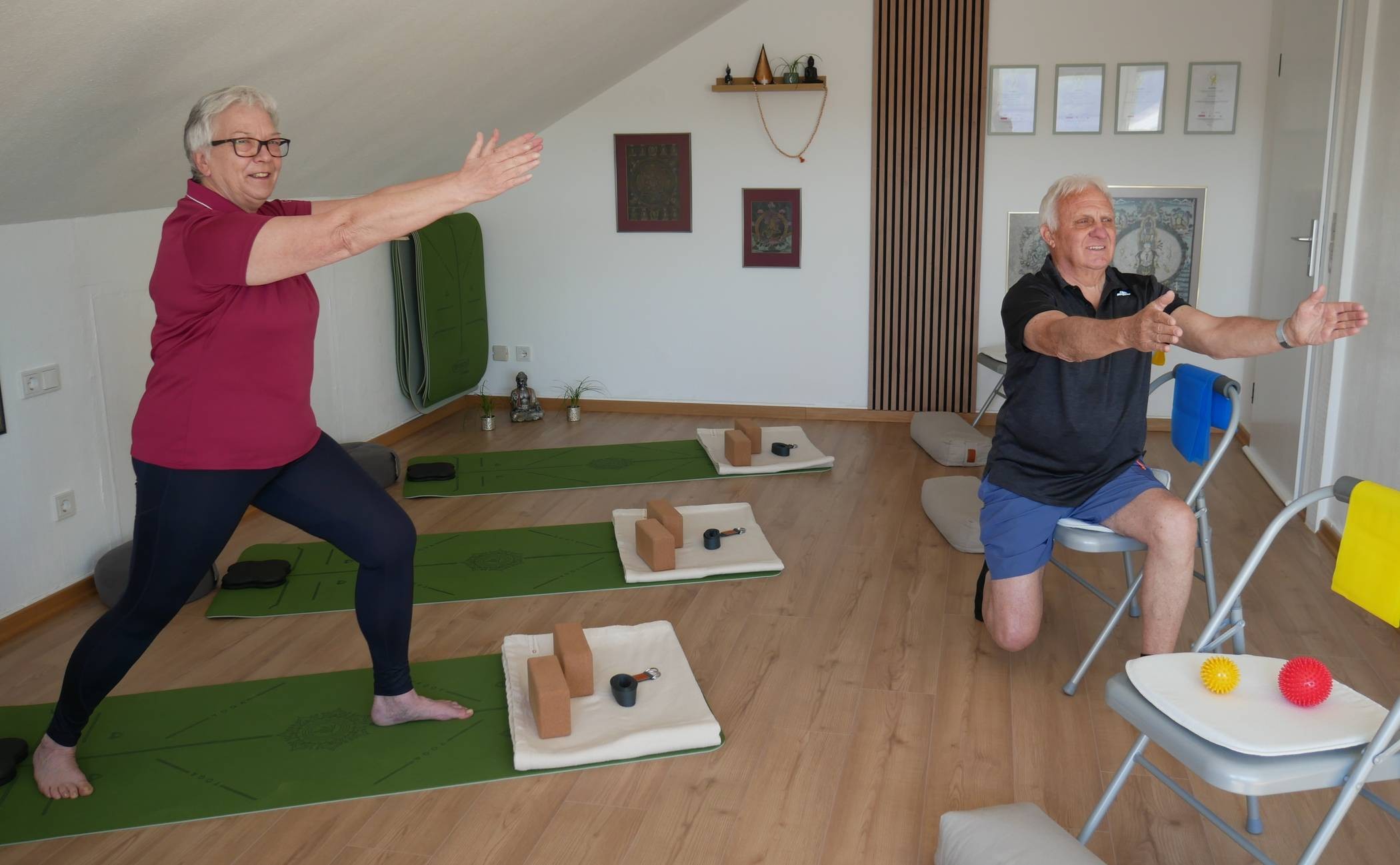 Yogalehrerin Karin Ludwig im Yogastudio Balance & Energie in Wadern, mit Ehemann Peter